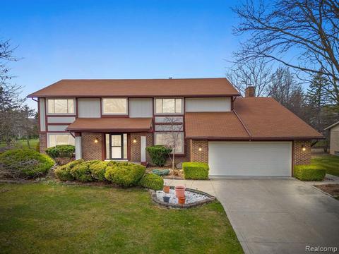 5225 Cameron Dr, Troy, MI 48098 photo 1