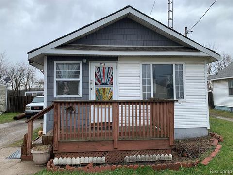 3328 Augusta St, Flint, MI 48532 photo 1