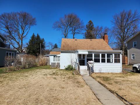 760 The Parkway St, Jackson, MI 49203