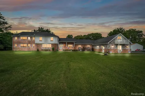 4065 Lahring Rd, Holly, MI 48442