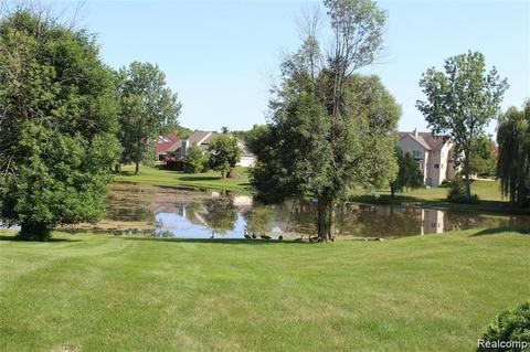 8399 N Oaks Ct, Grand Blanc, MI 48439
