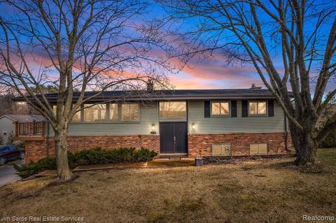 2728 Devonshire, Leonard, MI 48367 photo 1