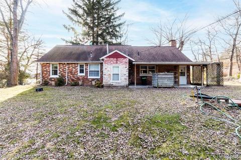 138 Yule Rd, Leonard, MI 48367