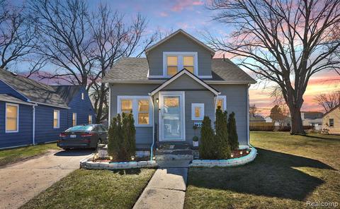 8458 Meadow Ave, Warren, MI 48089