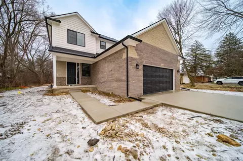 20956 Duns Scotus St, Southfield, MI 48075