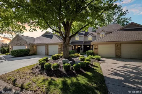 18451 Blue Heron Dr E, Northville, MI 48168