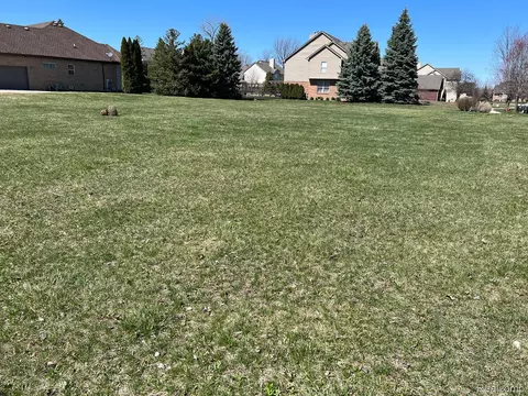 24600 Muirfield Dr, Taylor, MI 48180