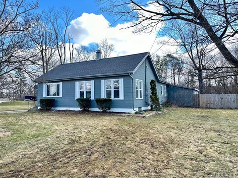 2097 W Maple Ave, Flint, MI 48507 photo 1