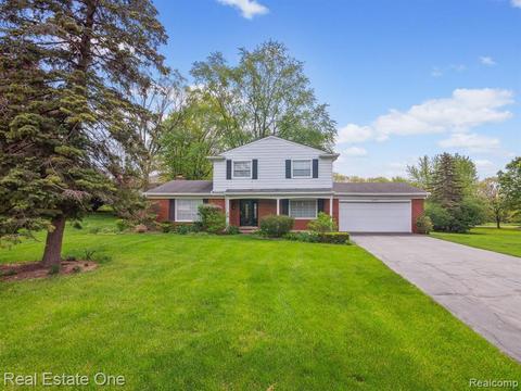 2605 Pamela Ct, Bloomfield Hills, MI 48302
