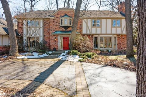 2400 Chestnut Dr, Bloomfield Hills, MI 48304