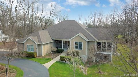 623 S Oak St, Fenton, MI 48430 photo 1