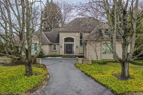 1 Willow Tree, Village Of Grosse Pointe Shores, MI 48236