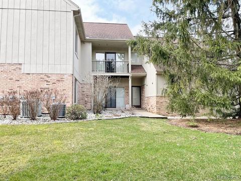29319 Laurel Dr, Farmington Hills, MI 48331