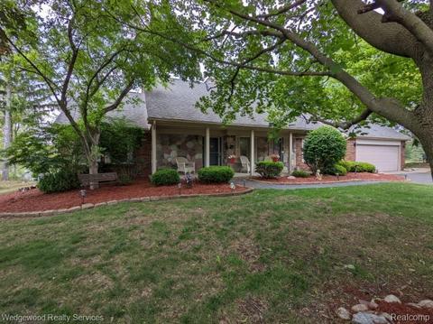 1774 Laverne Ct, Oxford, MI 48371