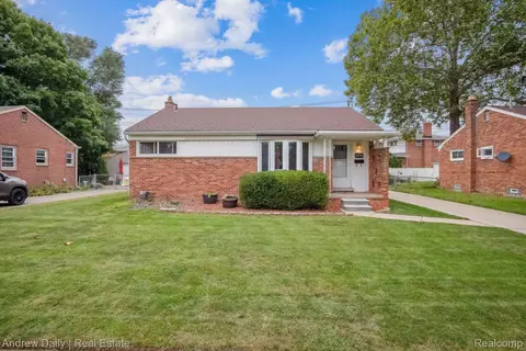 11141 Karen St, Livonia, MI 48150