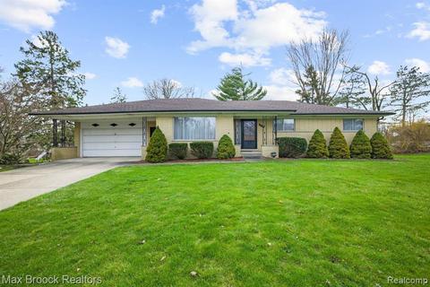 216 E Hurst Dr, Troy, MI 48085 photo 1
