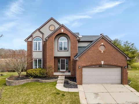 2618 Ivy Hill Dr, Commerce Twp, MI 48382