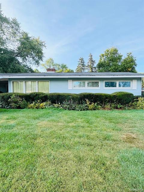 1925 Park Forest Dr, Flint, MI 48507 photo 1
