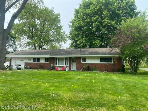 6581 Pear Ln, Clarkston, MI 48346