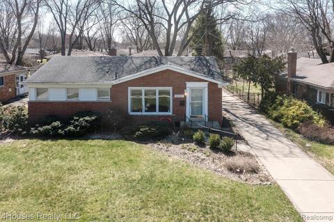 16997 Marguerite St, Beverly Hills, MI 48025