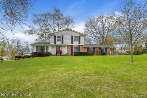244 Birch Hill Dr, Rochester, MI 48306
