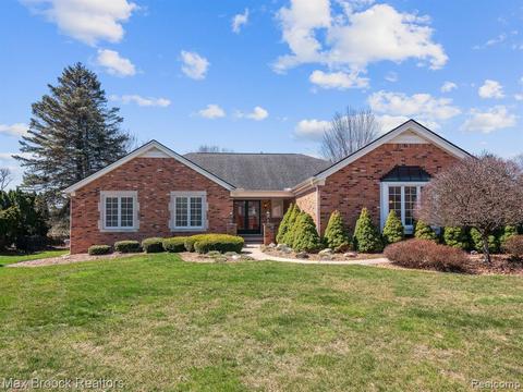 302 Eckford Dr, Troy, MI 48085 photo 1