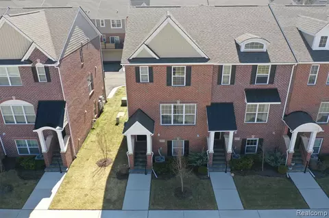47749 Hillcrest Dr, Northville, MI 48168