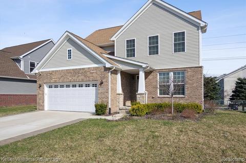 36980 Russell Dr, Westland, MI 48185