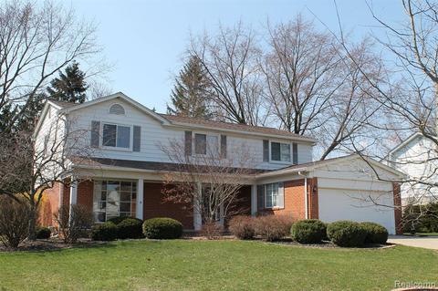 2574 Dorfield Dr, Rochester Hills, MI 48307