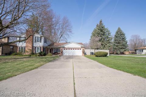 45851 Hecker Dr, Utica, MI 48317
