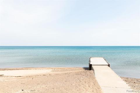 4510 Lakeshore Rd #5, Fort Gratiot, MI 48059