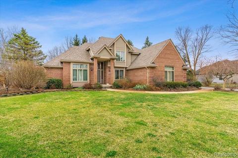 10171 Royce Dr, South Lyon, MI 48178