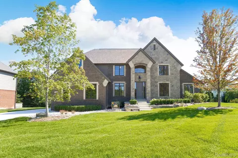3883 Coachwood Ln, Rochester Hills, MI 48309