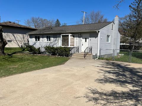 2910 Woodlawn St, Commerce Twp, MI 48390