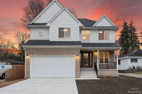 8500 Rhode Dr, Shelby Township, MI 48317