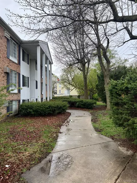 44 E Willow St, Monroe, MI 48162