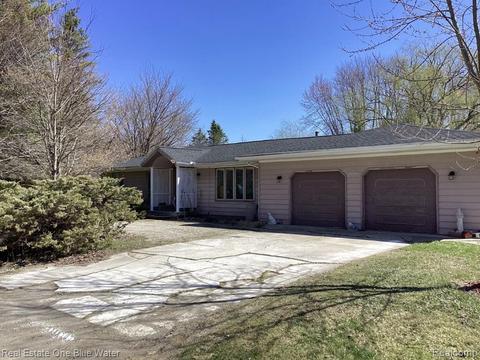 455 Richman Rd, Saint Clair, MI 48079