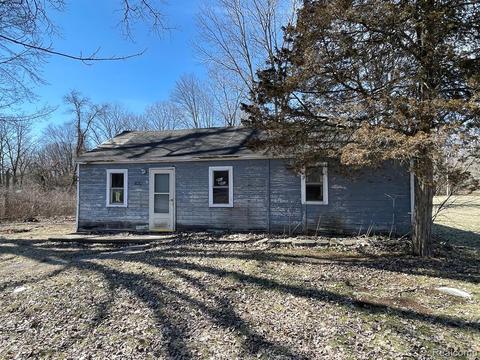 19424 Martinsville Rd, Belleville, MI 48111