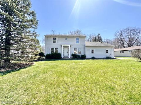 5381 N Dyewood Dr, Flint, MI 48532
