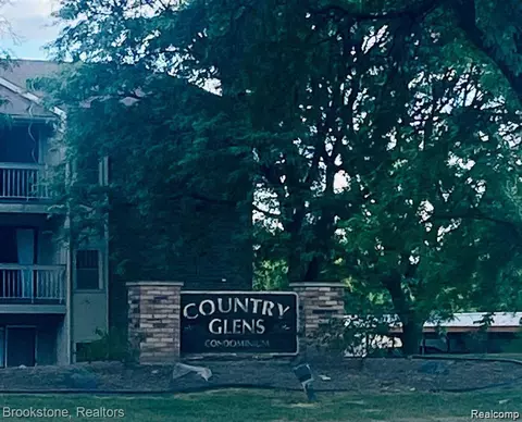 30515 W 14 Mile Rd #33, Farmington Hills, MI 48334