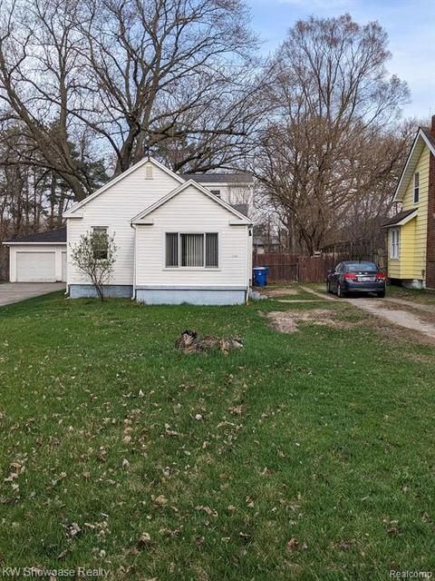 3590 Oakview Rd, Waterford, MI 48329