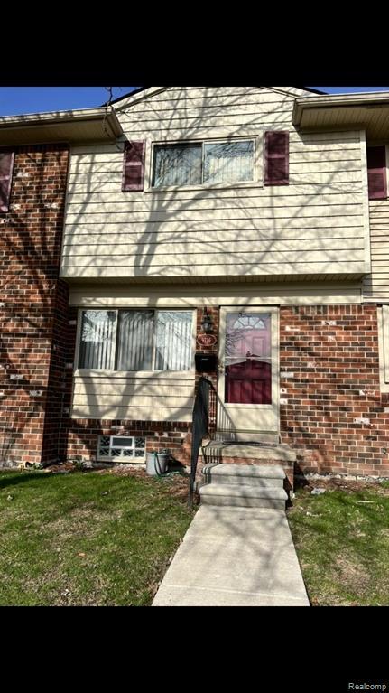 9716 Cornell St, Taylor, MI 48180