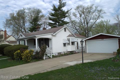 29208 Cambridge St, Garden City, MI 48135