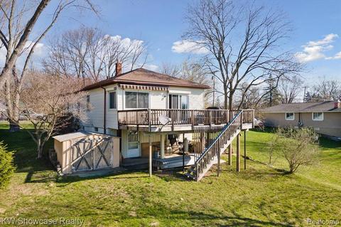 196 Annison Dr, Commerce Twp, MI 48382