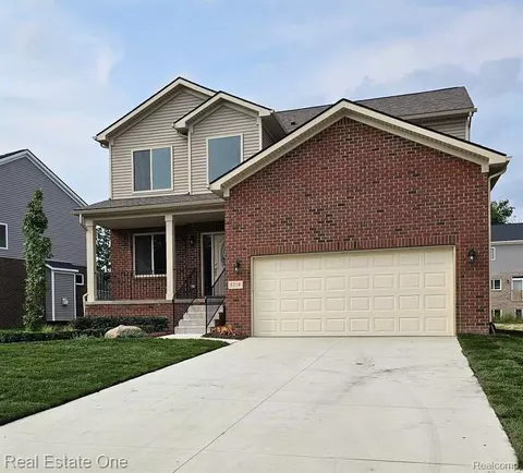 5118 Muirfield Ln, Clarkston, MI 48348