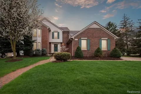 2014 Alfred Dr, Troy, MI 48085
