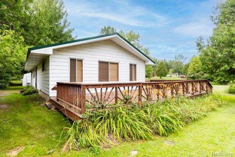 4669 Angling Dr, Silverwood, MI 48760