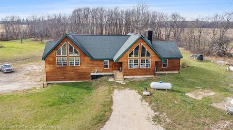 1101 N Gregory Rd, Fowlerville, MI 48836