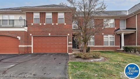 7329 Gateway Dr, West Bloomfield, MI 48322