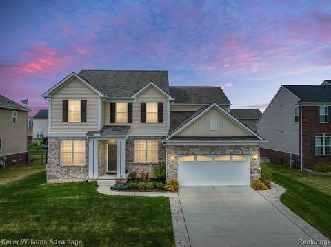 16367 Carlisle Dr, Macomb, MI 48044